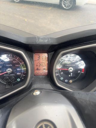 Yamaha XMAX 400cc - Scooter.