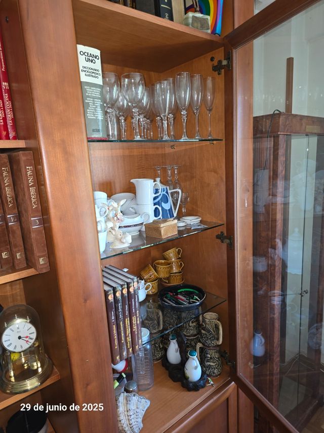 Armario madera salón vintage