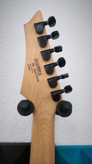 Guitarra Cort X300 - EMG