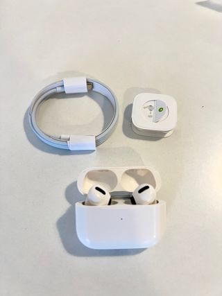 AirPods Pro 1ª gen + estuche + cable + almohadilla