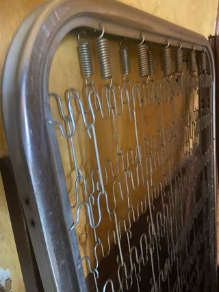 2 camas 90cm + mesita.  Urge venta