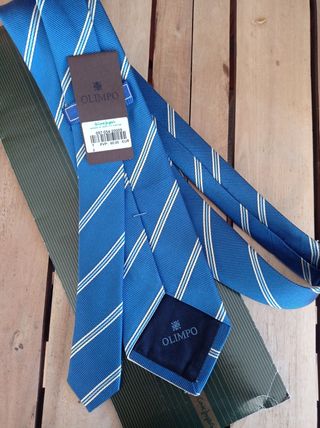 Corbata Olimpo azul y amarillo claro.