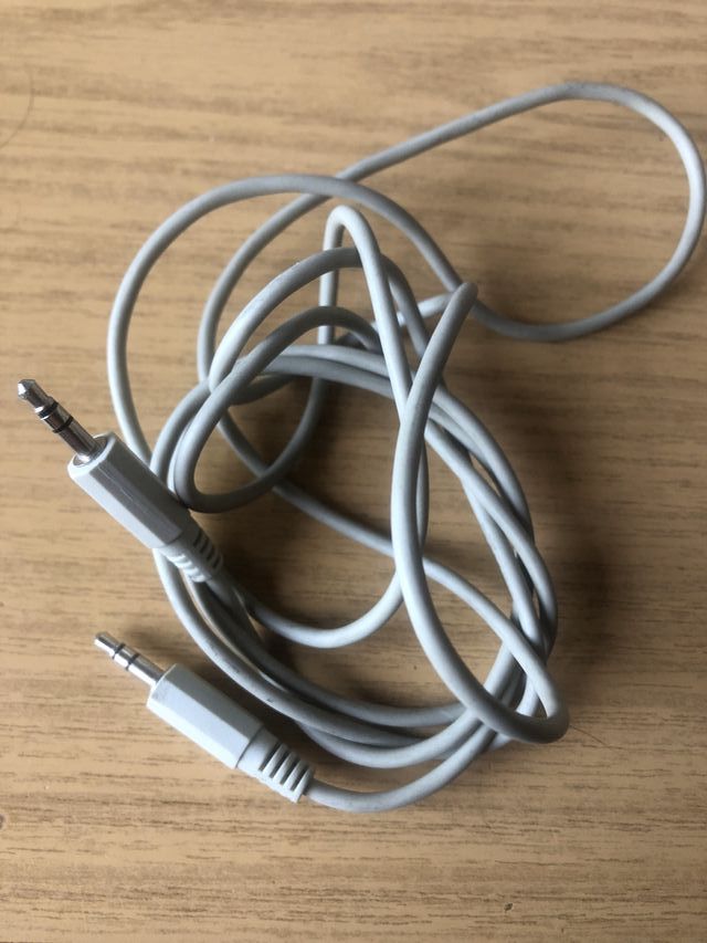 Cable Auxiliar 3.5mm - Gris