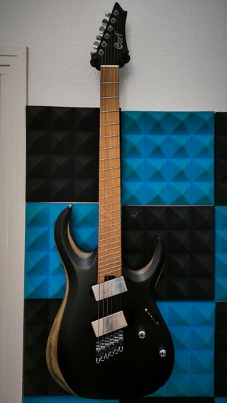 Guitarra Cort X700 Fishman Pickups Impecable