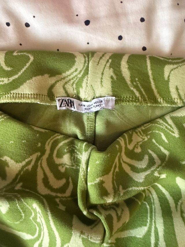 Pantalones Zara - Talla M - Verde Hay top a juego
