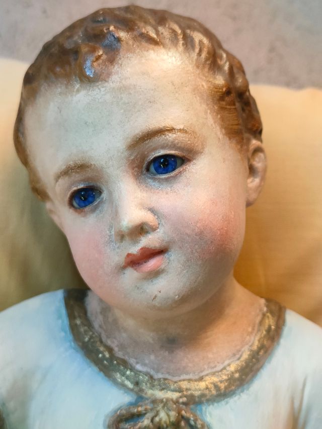 Antico Gesù Bambino in gesso, occhi vetro 31 cm