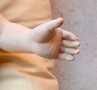 Antico Gesù Bambino in gesso, occhi vetro 31 cm