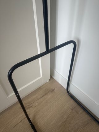 Perchero ropa negro metal muy resistente