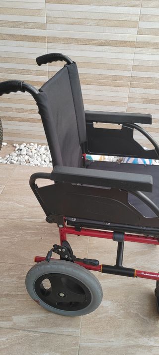 Silla de ruedas plegable. Regalo cojín antiescaras