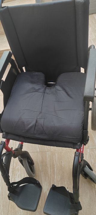 Silla de ruedas plegable. Regalo cojín antiescaras