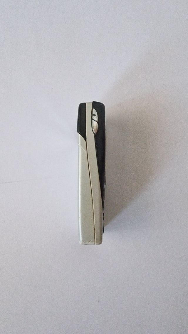 Nokia 8310 cellulare vintage