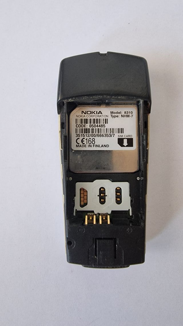 Nokia 8310 cellulare vintage