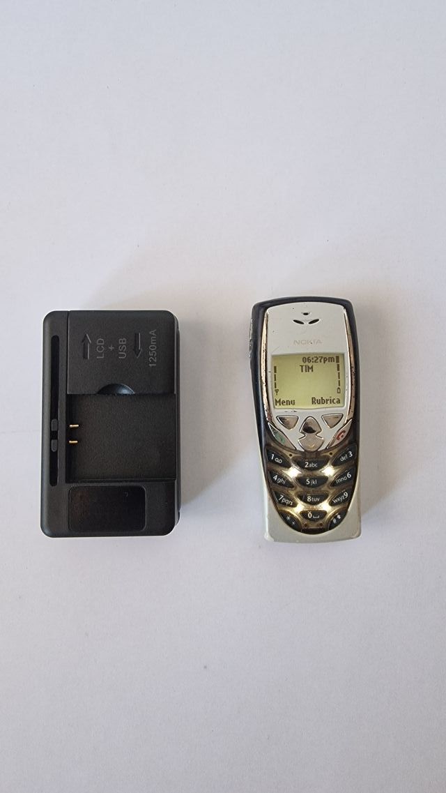 Nokia 8310 cellulare vintage