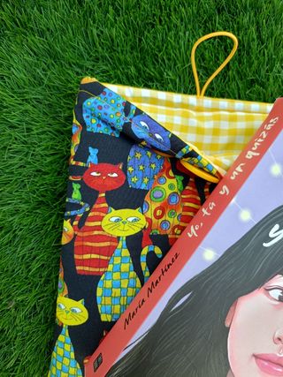 Funda libros gatos multicolor