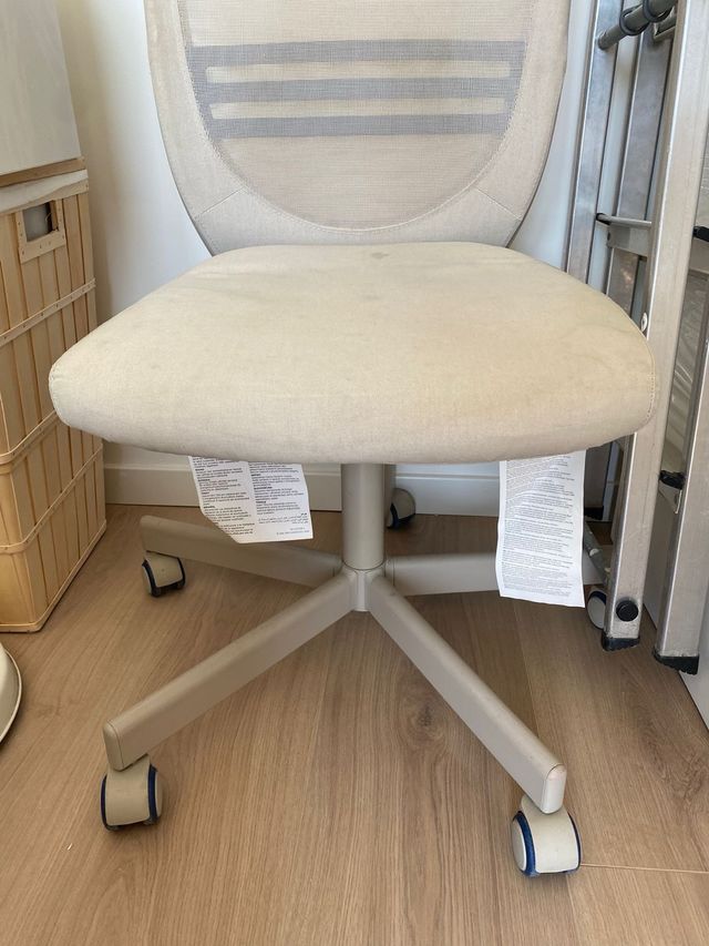 Silla oficina giratoria beige