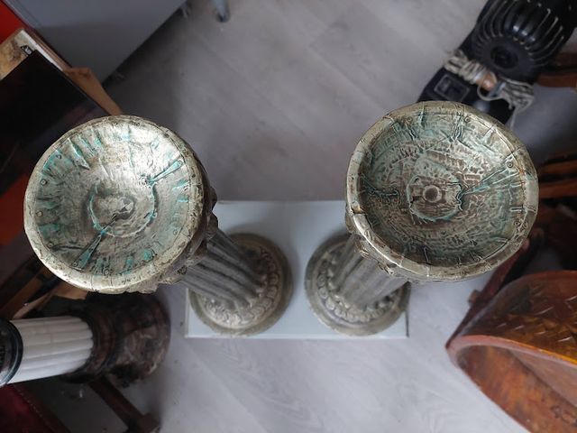 2 Hacheros de madera tallada y estaño repujado