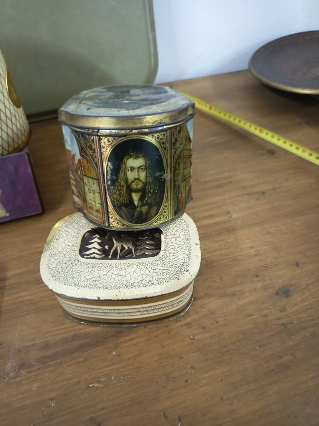 Lotes de latas antiguas 
Café , tabaco etc..