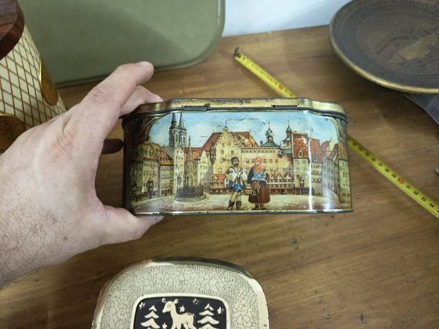 Lotes de latas antiguas 
Café , tabaco etc..