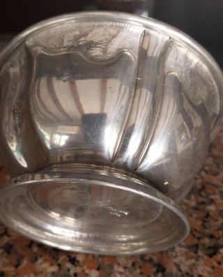 Taça antiga de estanho