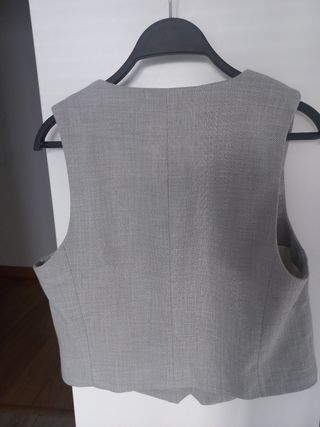 Chaleco Zara gris talla M
