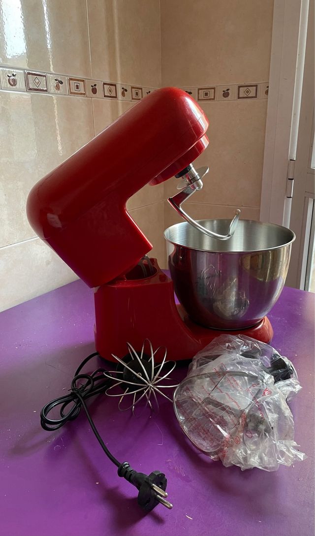 Amasadora roja compacta