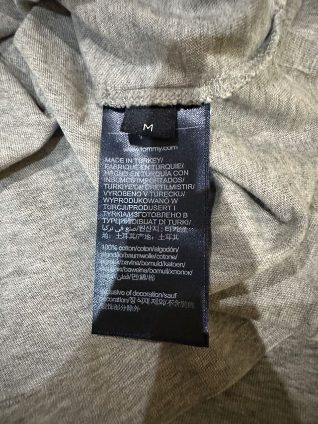 Camiseta Tommy Hilfiger X Mercedes Benz Gris