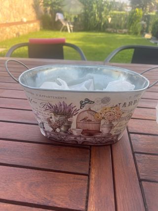 Pareja de maceteros metálicos vintage