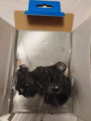 Casete Shimano 11-28, desviador trasero y cadena.