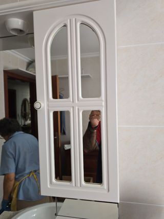 Mueble lavabo blanco usado