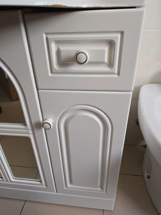 Mueble lavabo blanco usado