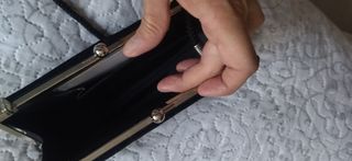 Bolso negro terciopelo eventos tamaño pequeño.