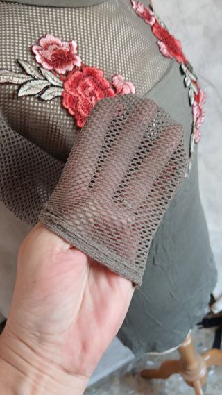 Embroidered net shirt long-sleeved