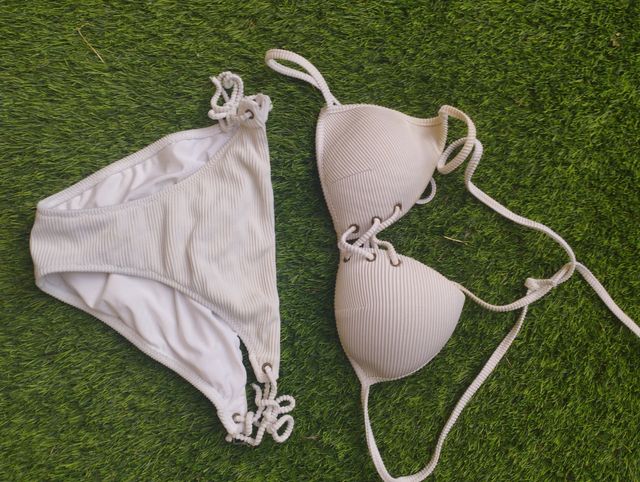Bikinis (2) talla S - Multicolor y blanco