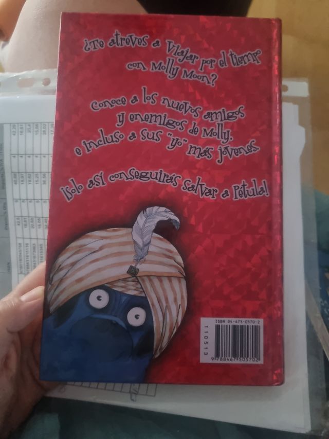 Molly Moon viaja a través del tiempo (Spanish E...