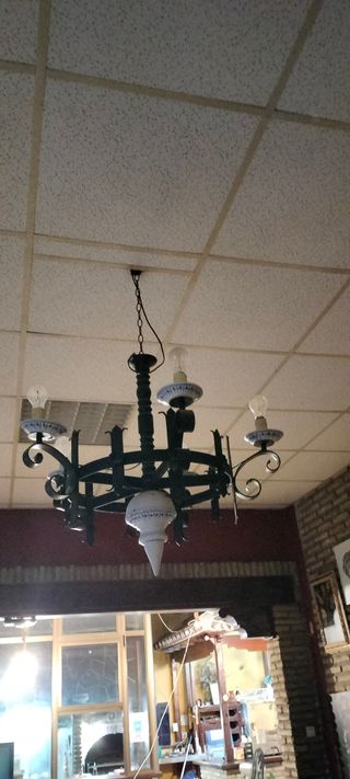 Lampara forja y cerámica antigua