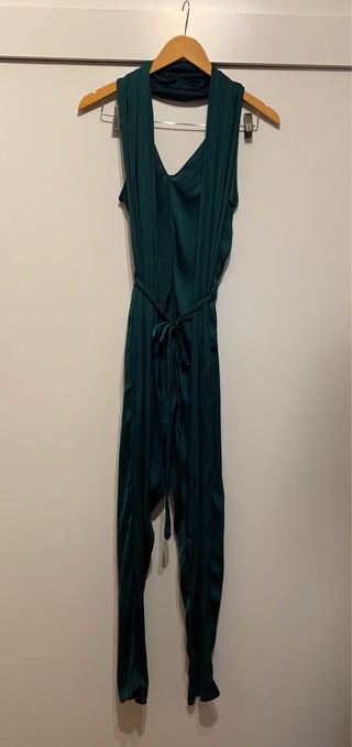 Mono Zara verde - elegante y fluido