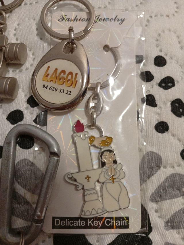 Llaveros varios - 9 uds