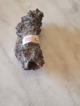 Meteorito hueco rugoso 90€