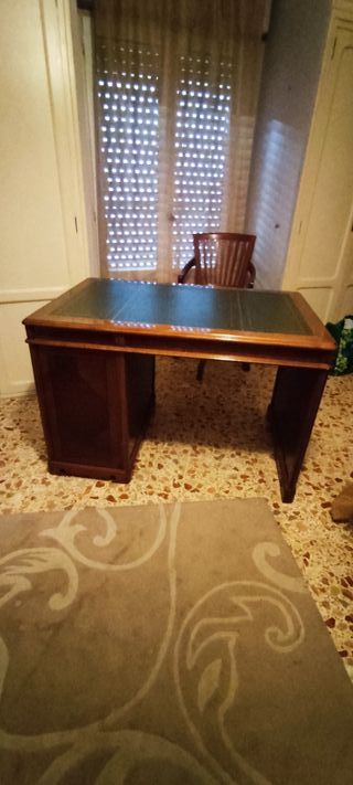 ESCRITORIO ESTILO INGLES, SOBRE DE ECO PIEL VERDE