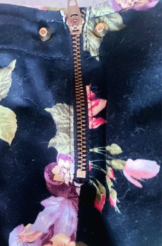 Minifalda floral negra talla S