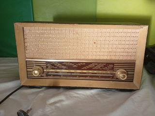 Radio antigua Telefunken
NO FUNCIONA 