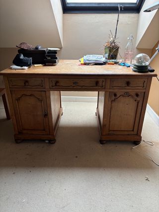 Mueble castaño macizo antiguo
