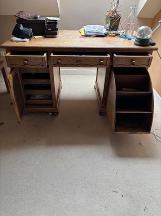 Mueble castaño macizo antiguo