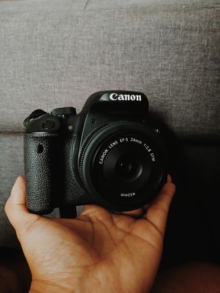Canon EOS 700D