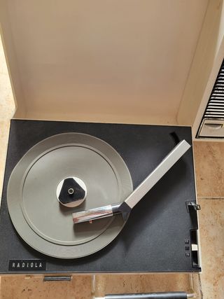 - Radio y tocadiscos