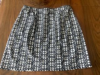 Falda blanca y negra estampada