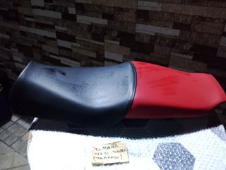 Asiento Yamaha 50cc - Rojo y Negro