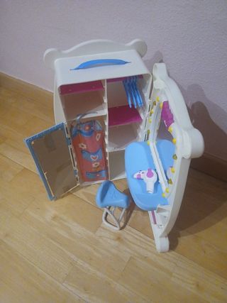 Armario Nancy: Mueble para muñecas.9€no negociabl
