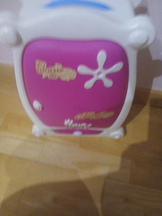 Armario Nancy: Mueble para muñecas.9€no negociabl