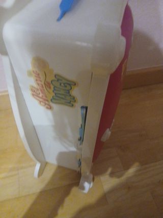 Armario Nancy: Mueble para muñecas.9€no negociabl